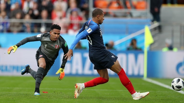 Mbappe có bàn thắng khá dễ dàng. Ảnh: FIFA