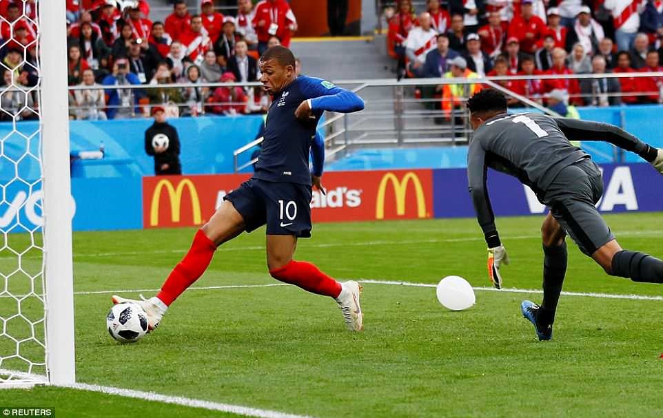 Mbappe (số 10) ghi bàn duy nhất của trận đấu. Ảnh: Reuters.