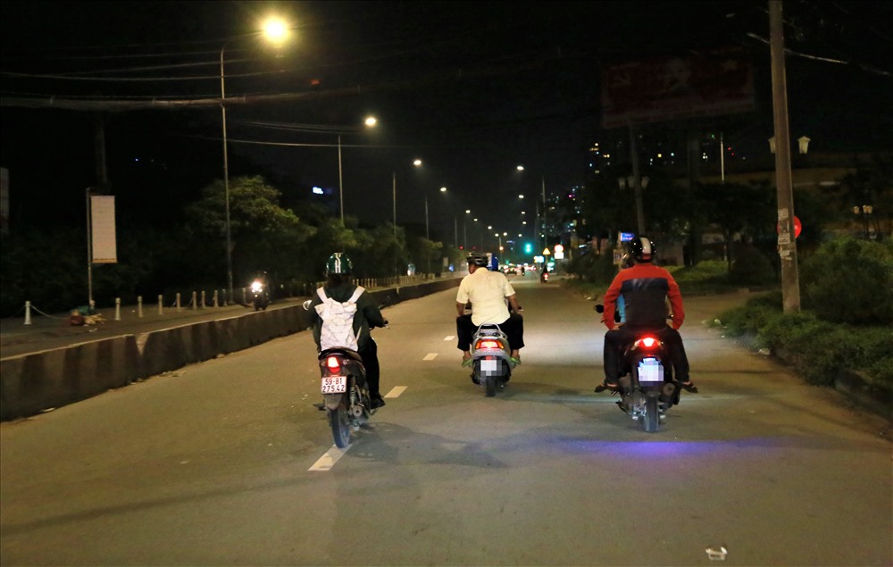 Bên cạnh lực lượng tuần tra công khai, CSGT cùng công an các quận huyện sẽ tổ chức thêm lực lượng tuần tra mật phục hóa trang đi khắp các tuyến đường. Ảnh: Trường Sơn