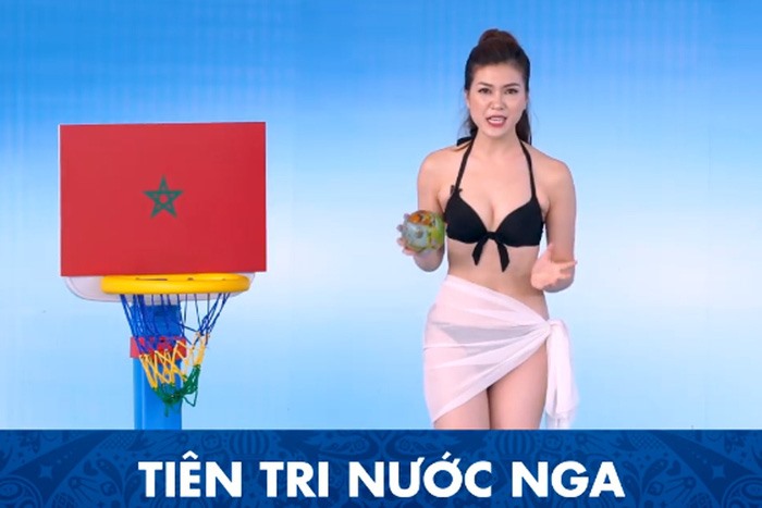 MC Thu Hằng gây tranh cãi khi diện bikini hai mảnh dẫn chương trình