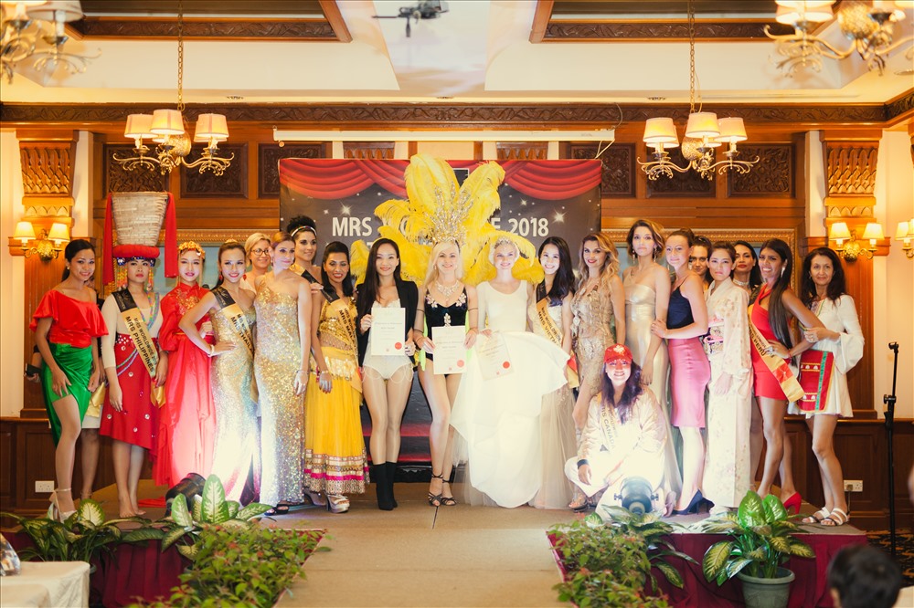 Phần trao giải phần thi Tài năng Mrs Worldwide. Ảnh: Nguyễn Duy Đạt