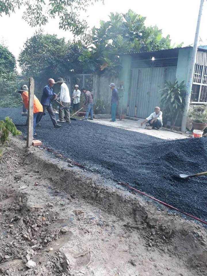 Con đường mà ông Hoàng Anh thi công giúp dân.