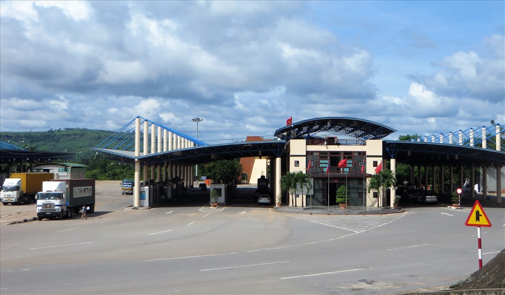 Cửa khẩu quốc tế Lao Bảo. Ảnh: TL.