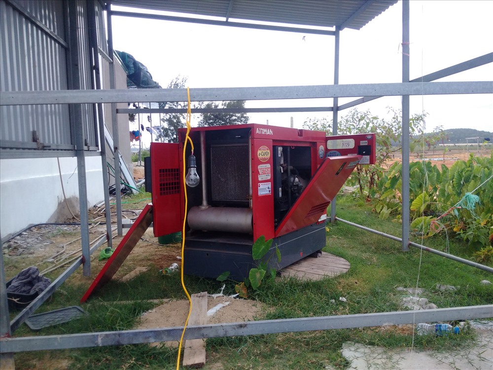 Nhiều hộ vừa mua thêm hàng loạt máy phát điện mới. Ảnh: Nguyễn Hùng