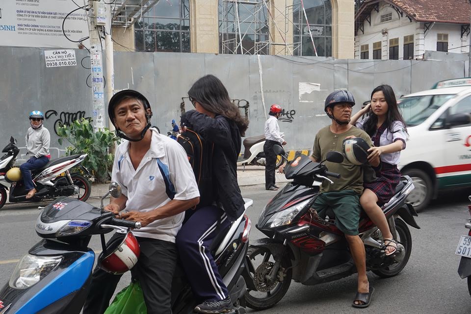 Thí sinh và phụ huynh đã có mặt từ sớm