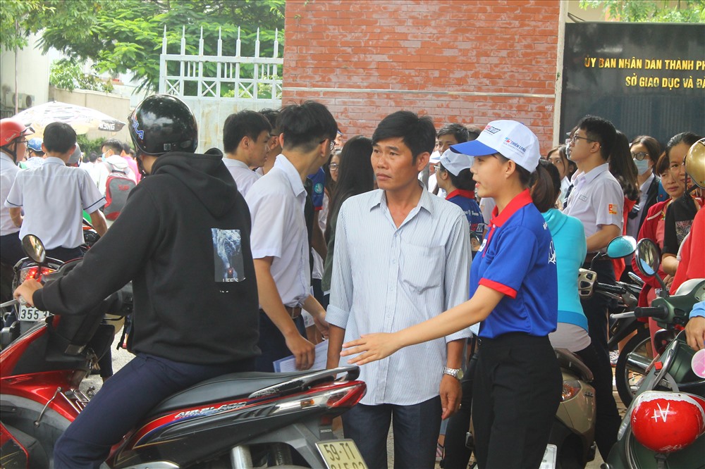 Một số hình ảnh tại buổi làm thủ tục dự thi