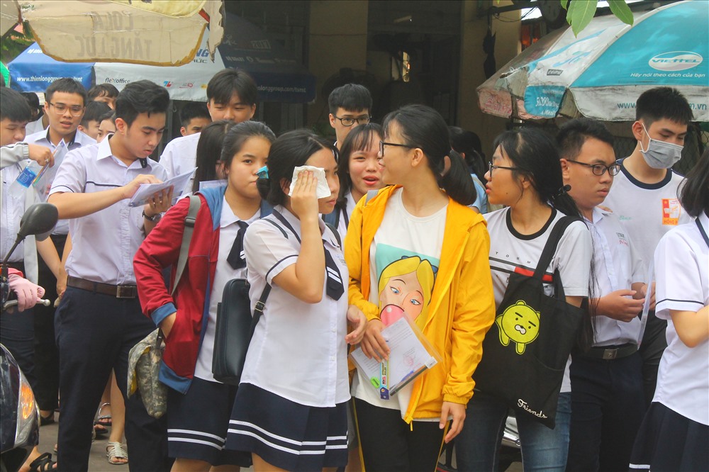 Một số hình ảnh tại buổi làm thủ tục dự thi
