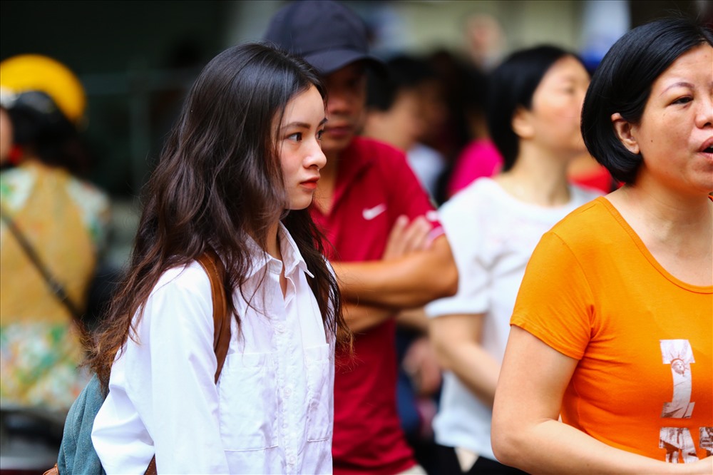 Tâm trạng lo lắng, căng thẳng hiện rõ trên khuôn mặt nhiều thí sinh.