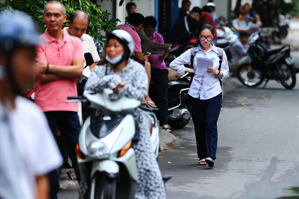 Nhiều thí sinh cố gắng tận dụng khoảng thời gian ít ỏi trước khi thi để ôn bài