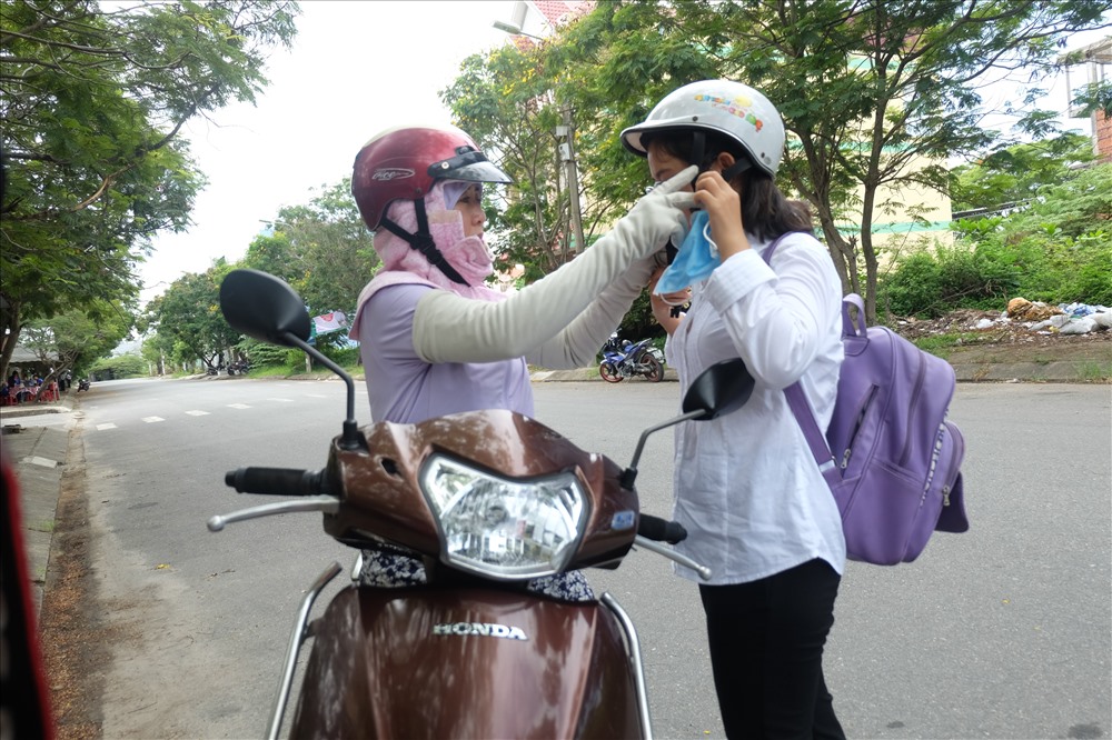 Hai mẹ con luôn đồng hành cùng nhau trong cuộc sống, học tập. Ảnh: Hoàng Vinh