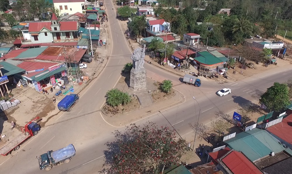 Tượng đài chiến thắng Khe Sanh. Ảnh: KH.
