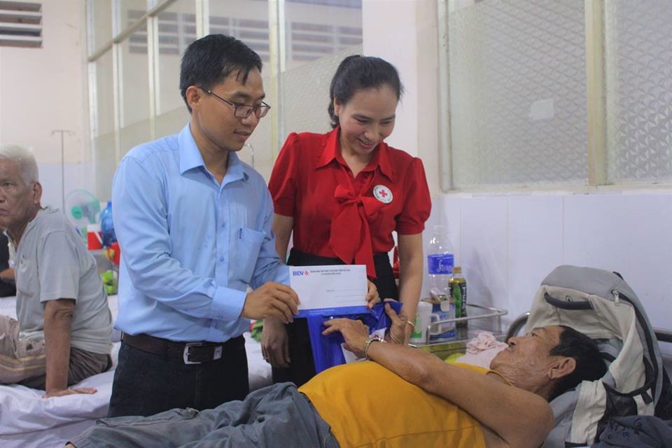 BIDV tặng quà cho các bệnh nhân