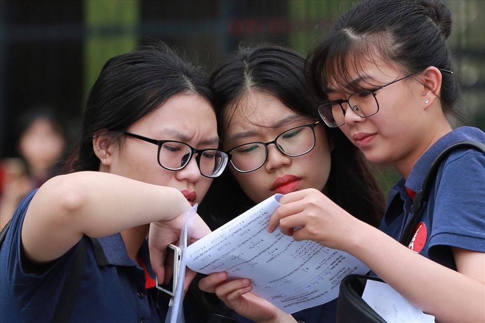 Khó quá đến 3 đầu 6 tay mà vẫn ko giải đc. Khó như đề