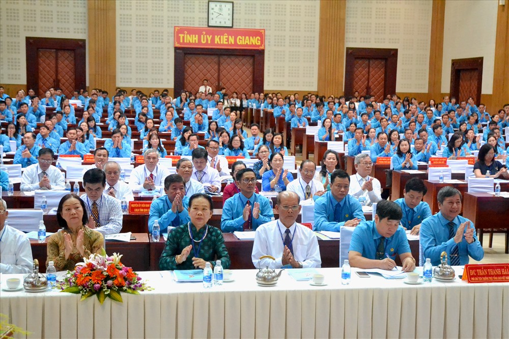 Đặc biệt, Đại hội có sự hiện diện đầy đủ các thế hệ lãnh đạo Công đoàn Kiên Giang. (Ảnh: Lục Tùng)
