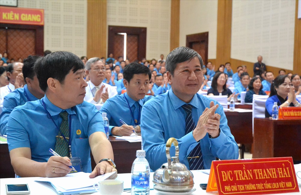 Đại hôi vinh dự đón đoàn công tác Tổng LĐLĐVN do Phó Chủ tịch Thường trực Trần Thanh Hải dẫn đầu. (Ảnh: Lục Tùng)
