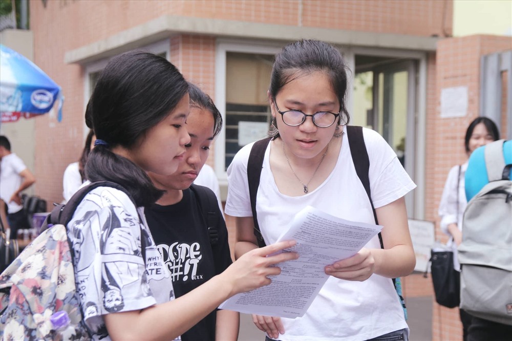 Đề Tiếng Anh được cho là “dễ thở” đối với mặt bằng chung năm nay. Sĩ tử không quá khó để đạt điểm 7-8.