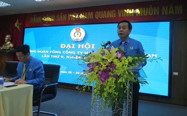 Đồng chí Phạm Ngọc Vui - Ủy viên BCH Tổng LĐLĐVN, Ủy viên Ban Thường vụ Đảng ủy, Chủ tịch CĐ TCty Hàng không VN khóa IV phát biểu khai mạc Đại hội. Ảnh: Xuân Trường