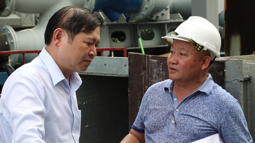 Sau khi được nghe những trình bày chuyên môn của chủ đầu tư, ông Phan Xuân Dũng đã có lời động viên, khích lệ tinh thần dám nghĩ, dám làm của chủ đầu tư công trình này. Ảnh: Trường Sơn