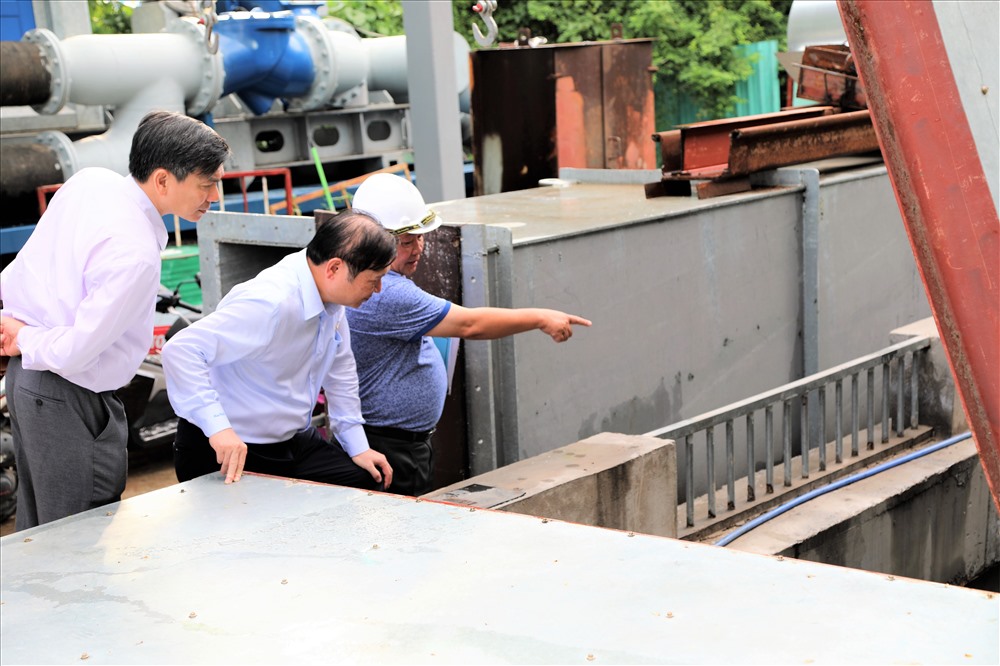 Được biết, đây là công trình chống ngập bằng máy bơm thông minh do Cty Quang Trung nghiên cứu chế tạo trong suốt 7 năm trời, hiện đang thực hiện nhiệm vụ chống ngập và đã trải qua 22 lần thử nghiệm thành công. Ảnh: Trường Sơn