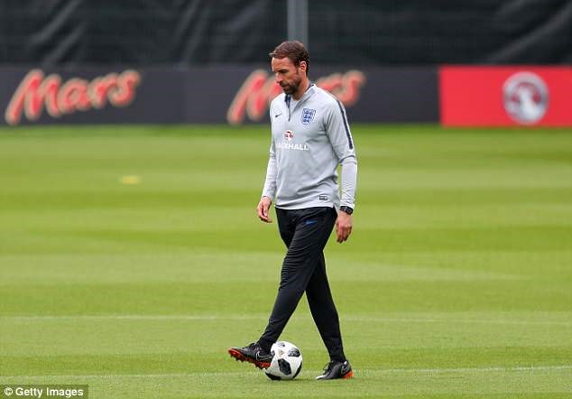 Southgate không nỡ phạt Sterling bởi hành động ấy có thể khiến tâm lý cầu thủ này bị ảnh hưởng. Ảnh: Getty.