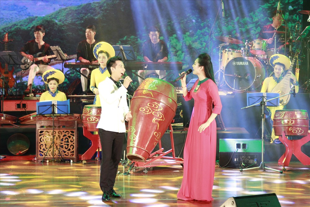 Ca sĩ Lê Anh Dũng và Lương Nguyệt Anh. Ảnh:
