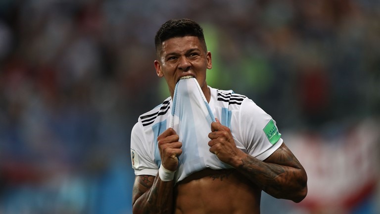 Người đưa Argentina đi tiếp là trung vệ Rojo. Ảnh: FIFA.