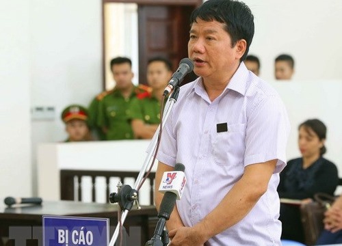 Ông Đinh La Thăng trả lời HĐXX. Ảnh TTXVN
