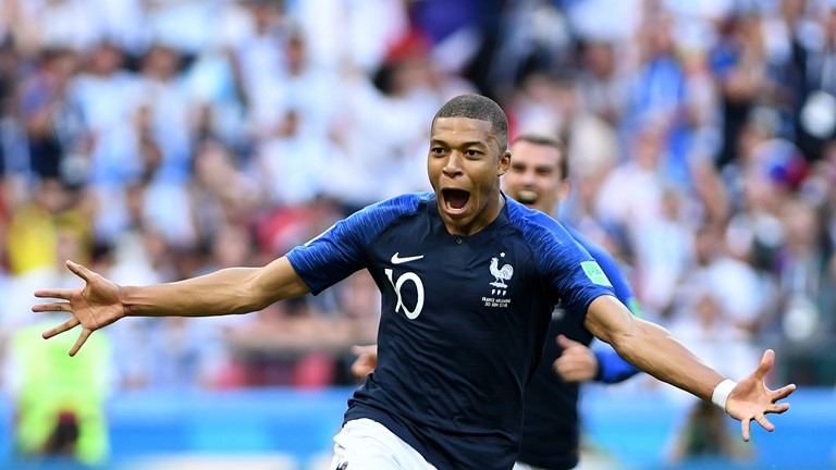 Mbappe rực sáng với 2 bàn thắng, kiếm được quả penalty để Pháp đánh bại Argentina 4-3