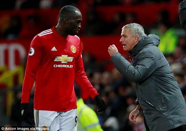 HLV Mourinho (phải) đã giúp cho Lukaku đạt được những sự tiến bộ nhất định. Ảnh: Reuters.