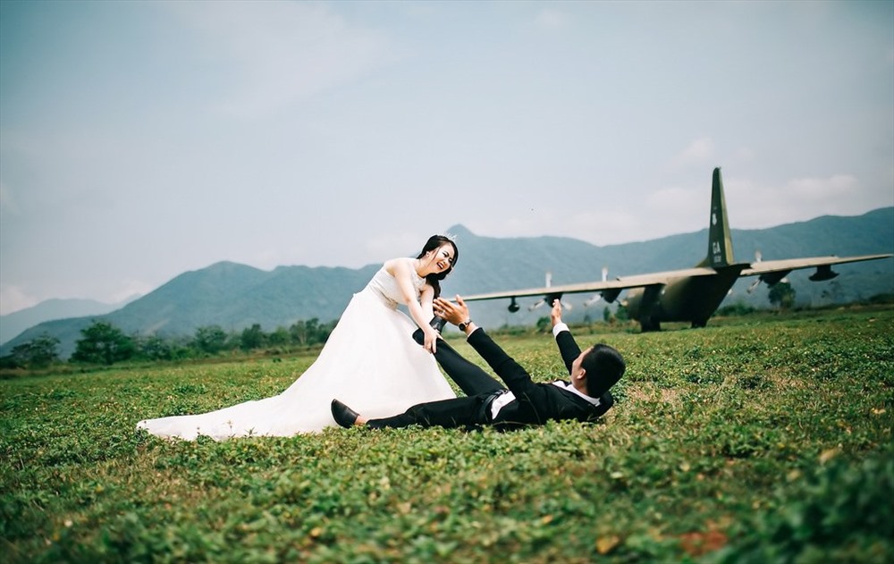 Chỉ có ở Tà Cơn, mỗi phương tiện chiến tranh trưng bày, là “đất diễn” không thể thiếu cho những đôi lứa tìm đến, ở đó mỗi khoảnh khắc là kỷ niệm để đời.
