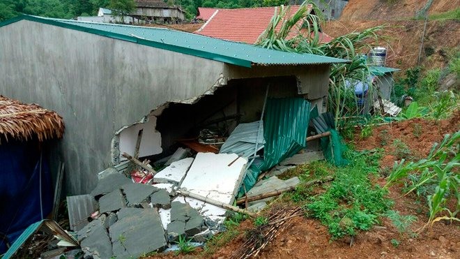 Hiện trường ngôi nhà bị sập.