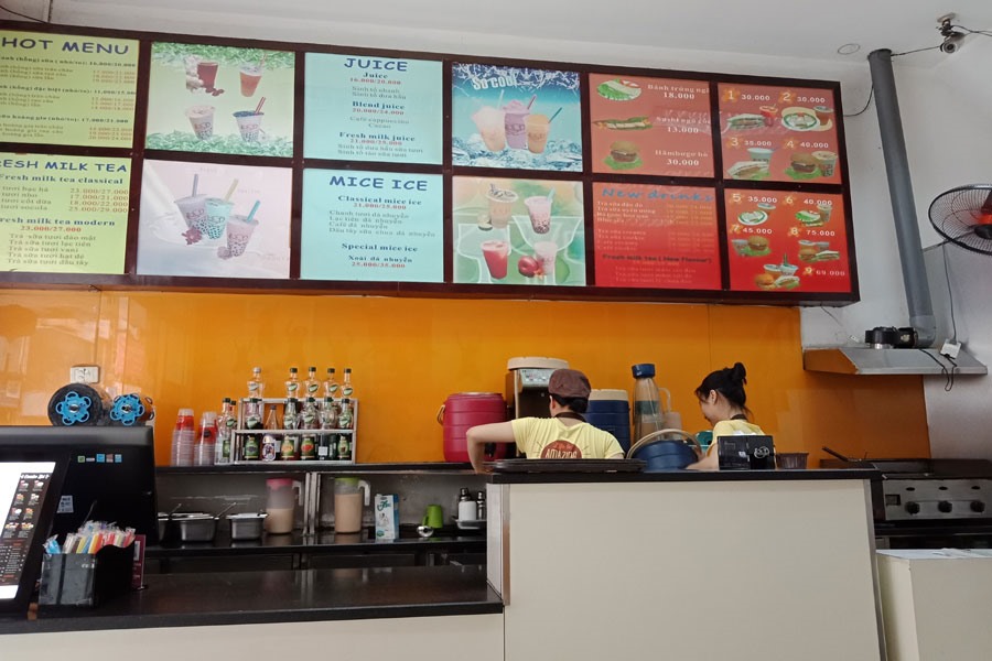 Một cửa hàng bán trà sữa ở Hà Nội.
