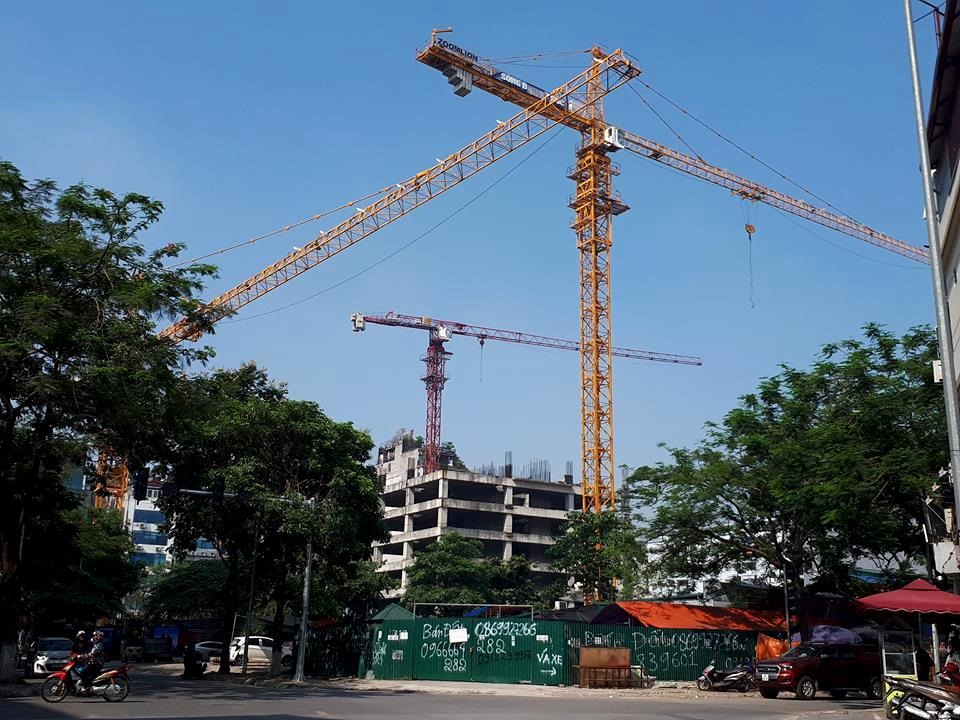 Những tai nạn lao động do cần cẩu gây ra như: Rơi tải trọng, sập cần, đổ cẩu, tai nạn về điện, chèn ép giữa phần quay của cần trục…sẽ rất nguy hiểm cho người và tài sản