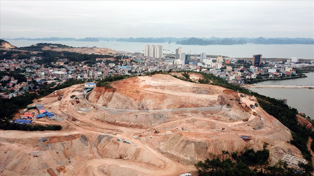 Dự án Hạ Long Monaco resort là 1 trong 2 dự án bất động sản kéo dài tiến độ, tàn phá đồi núi cảnh quan khu tại du lịch Bãi Cháy vừa tiếp tục được tỉnh Quảng Ninh chấp thuận cho gia hạn thực hiện.