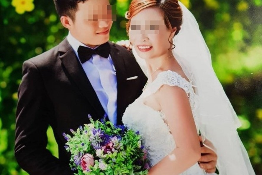 Cặp đôi lệch tuổi gây xôn xao dân mạng.