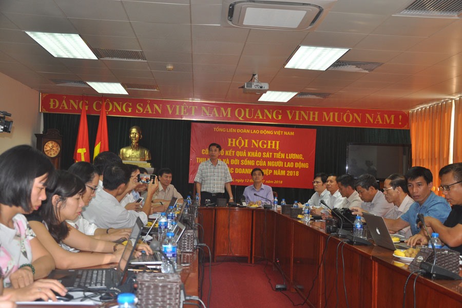 Tổng LĐLĐVN họp công bố kết quả khảo sát tiền lương, thu nhập và đời sống của NLĐ trong các DN năm 2018 ngày 12.7.Ảnh: Quế Chi