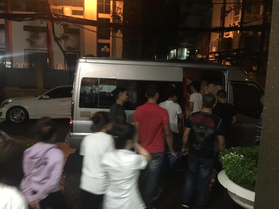 Nhiều dân chơi đang bay lắc trong Karaoke Sao Việt. Ảnh: CTV