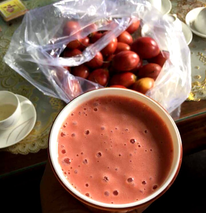 Hoặc một số người mua về xay cà chua với sữa làm sinh tố.