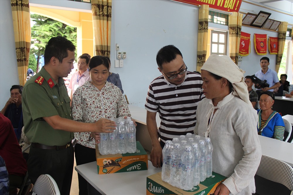 Đại diện tập đoàn Tân Hiệp Phát chia sẻ nỗi đau mất mát cùng đồng bào Lai Châu, Hà Giang