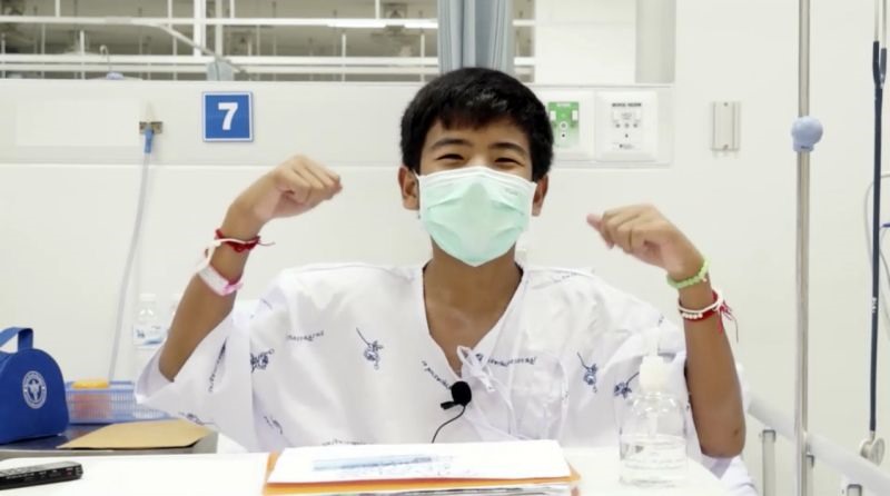 Trong khi Ekkarat Wongsukchan (Bew), 14 tuổi cũng đề cập tới tình hình sức khỏe và cảm ơn mọi người đã lo lắng.