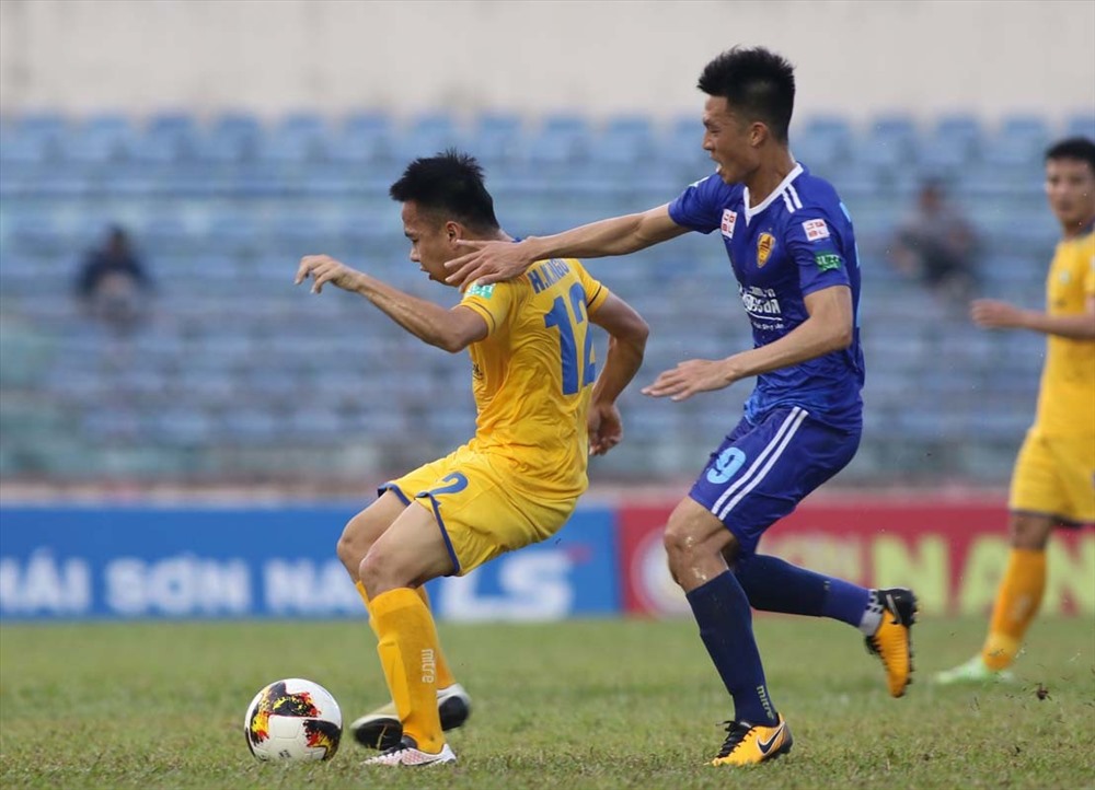 ĐLVĐ Quảng Nam dù dẫn trước từ rất sớm nhưng không thể tránh được một trận thua trước SLNA đang chơi rất thăng hoa. Ảnh: VPF