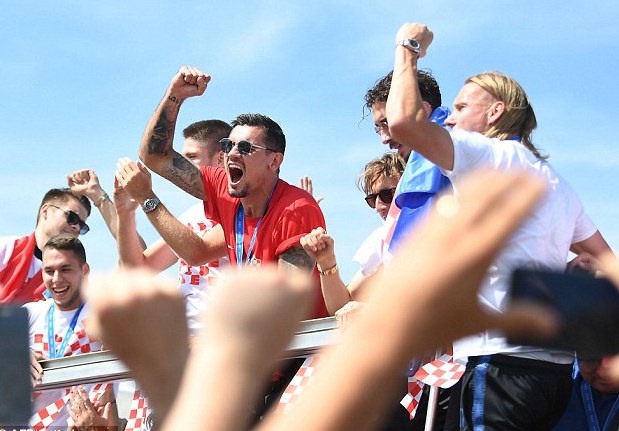 Những người hùng về nhì Croatia được chào đón như nhà vô địch - Ảnh 2.