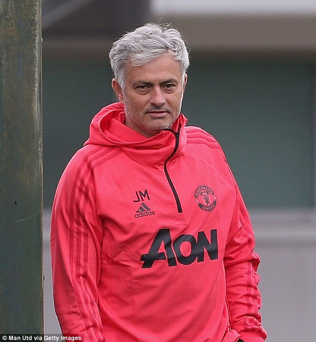 Mourinho vẫn gặp khó khi sử dụng Pogba. Ảnh: Getty.