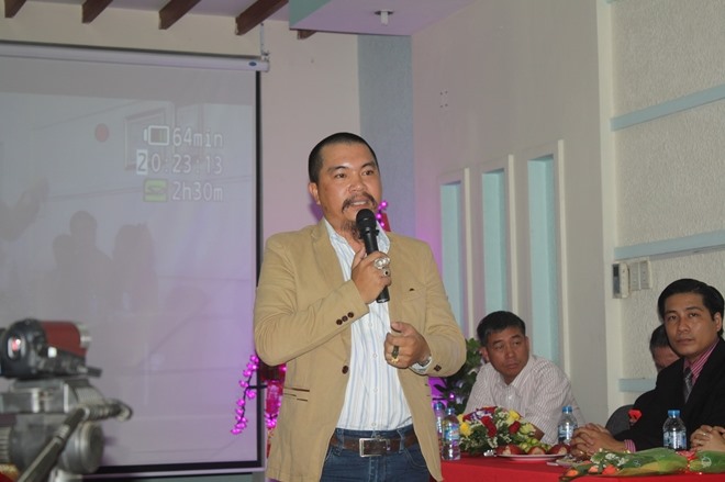 Đối tượng Nguyễn Hữu Tiến tại một buổi hội thảo. Ảnh:CAND