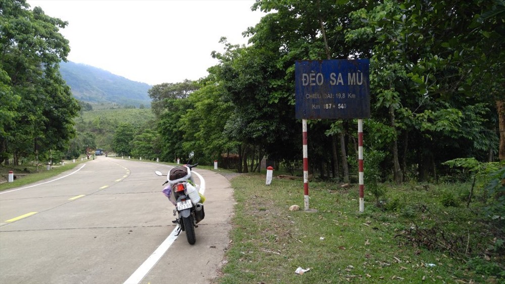 Đèo Sa Mù dài 19,8 km nối hai xã Hướng Phùng và Hướng Việt thuộc huyện Hướng Hóa, tỉnh Quảng Trị. Ảnh: otofun