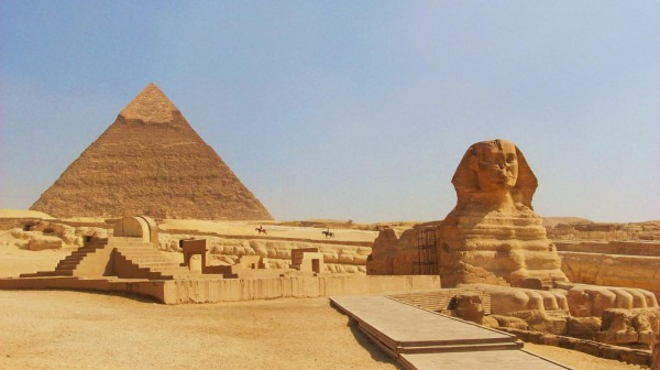 Kim tự tháp Giza và tượng Nhân Sư huyền thoại. Ảnh: Zing.vn