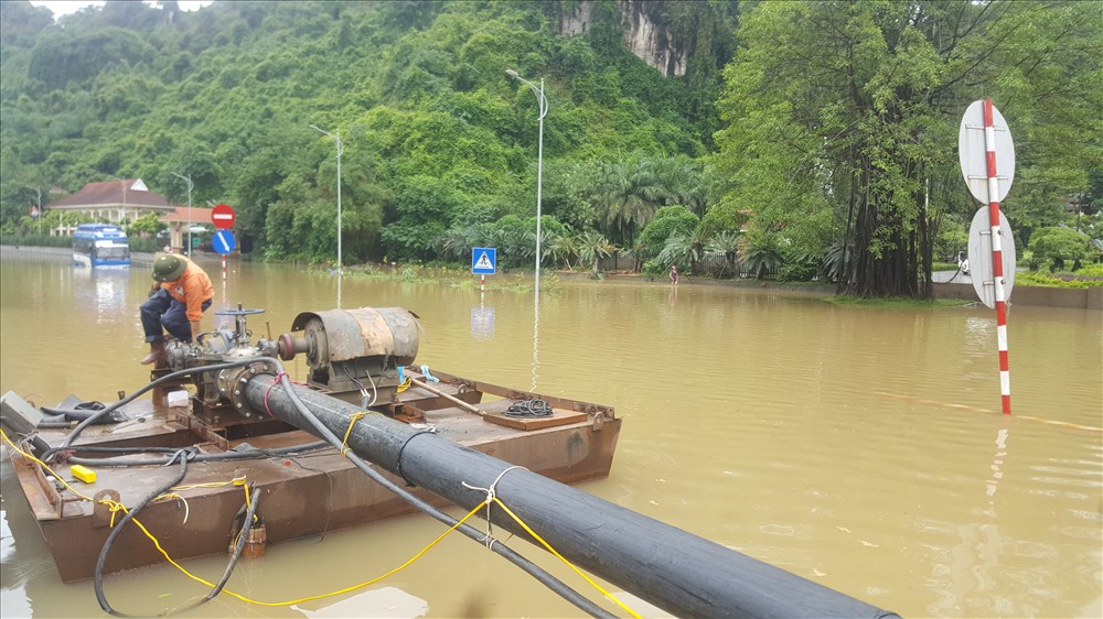 Bơm có công suất lên tới 500m3/giờ (được chuyển từ khai trường của công ty TNHH MTV Than Khe Sim, Tổng công ty Đông Bắc).
