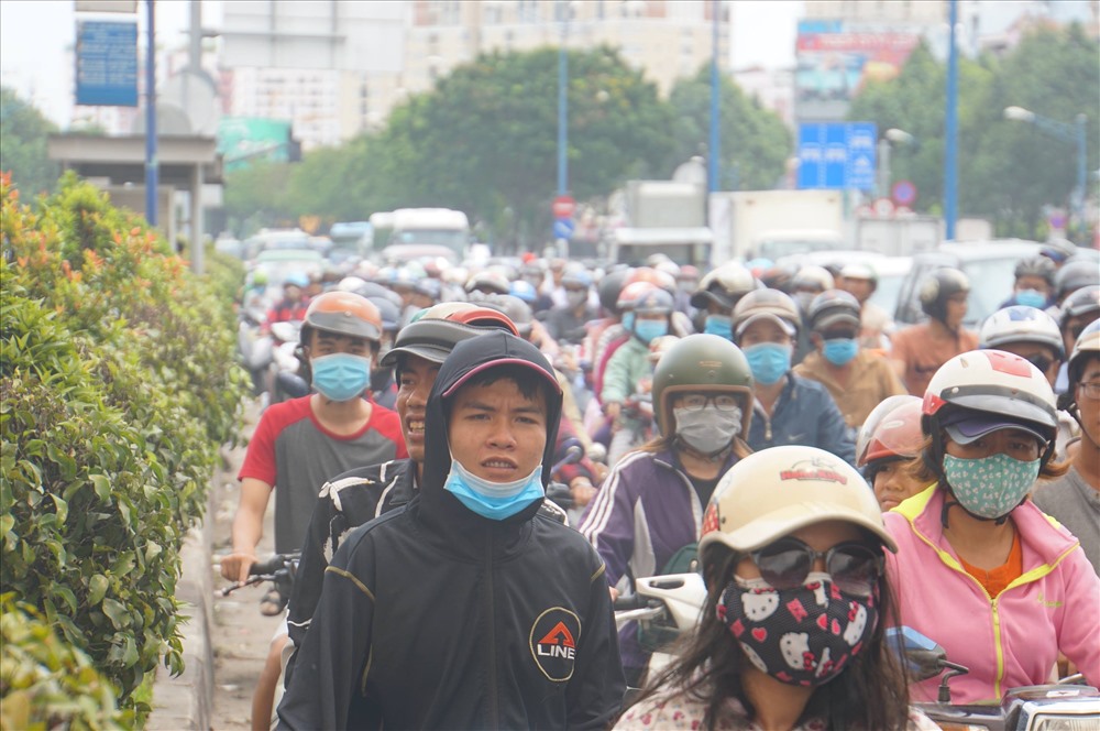 Giao thông khu vực bị ùn ứ nghiêm trọng.