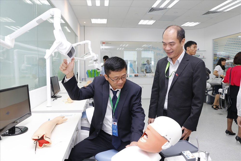 Hình ảnh tại một phòng thực hành thuộc lĩnh vực nha khoa, tại Trung tâm 3M. Ảnh: C.H