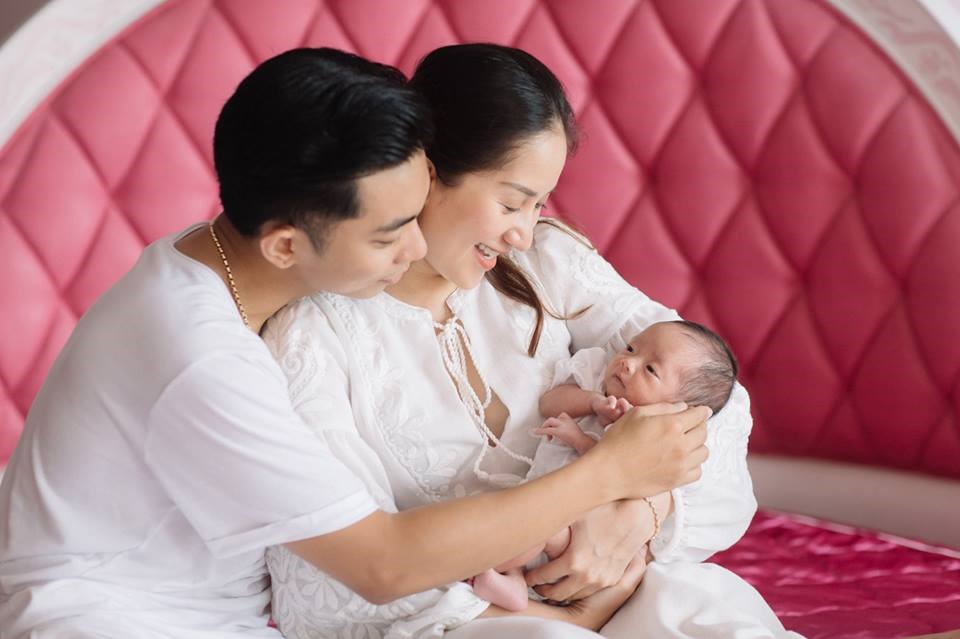 Con gái Khánh Thi - Phan Hiển tên là Anna Vương Diễm.